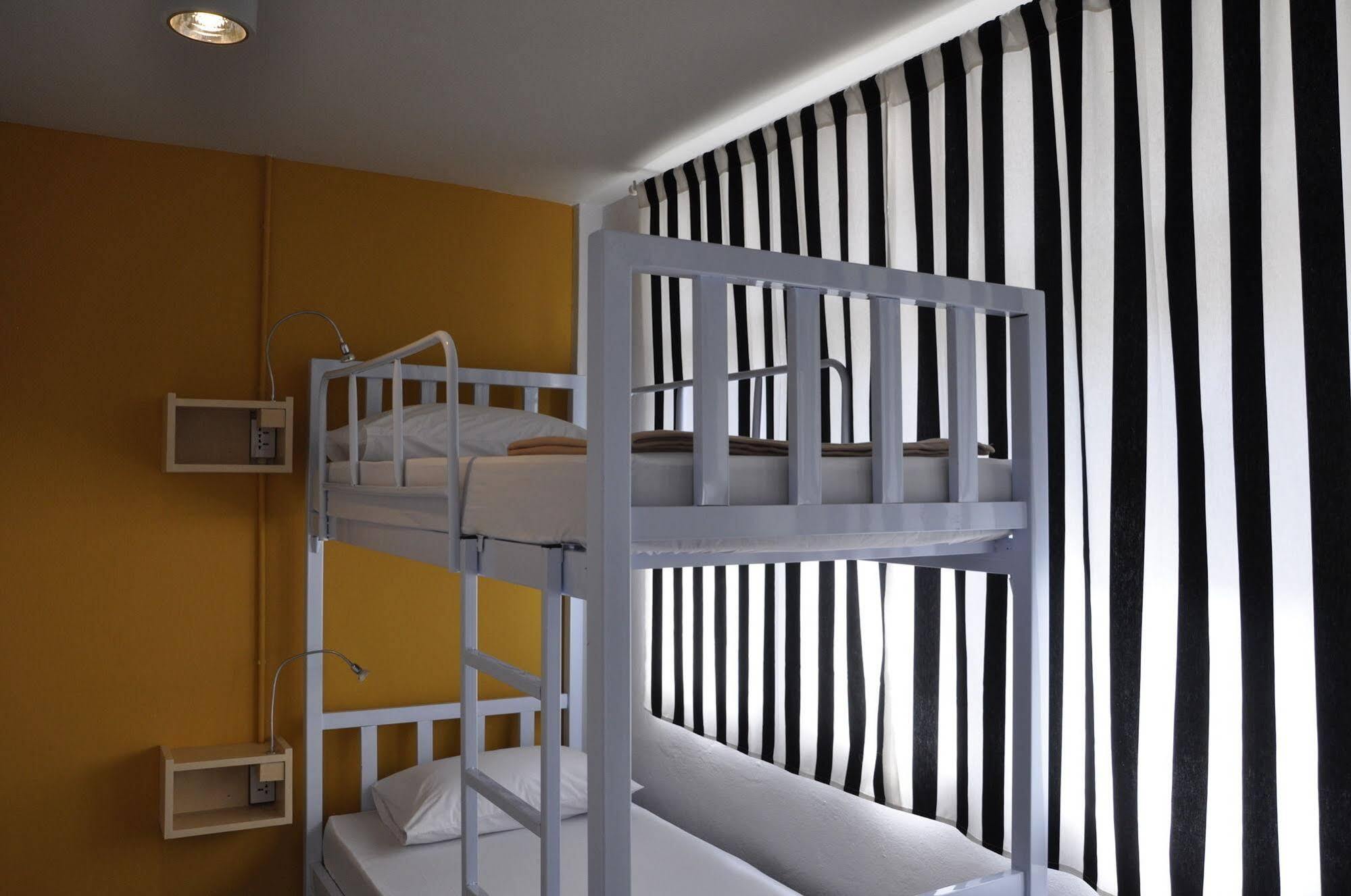 Cooper Hostel Bangkok Kültér fotó